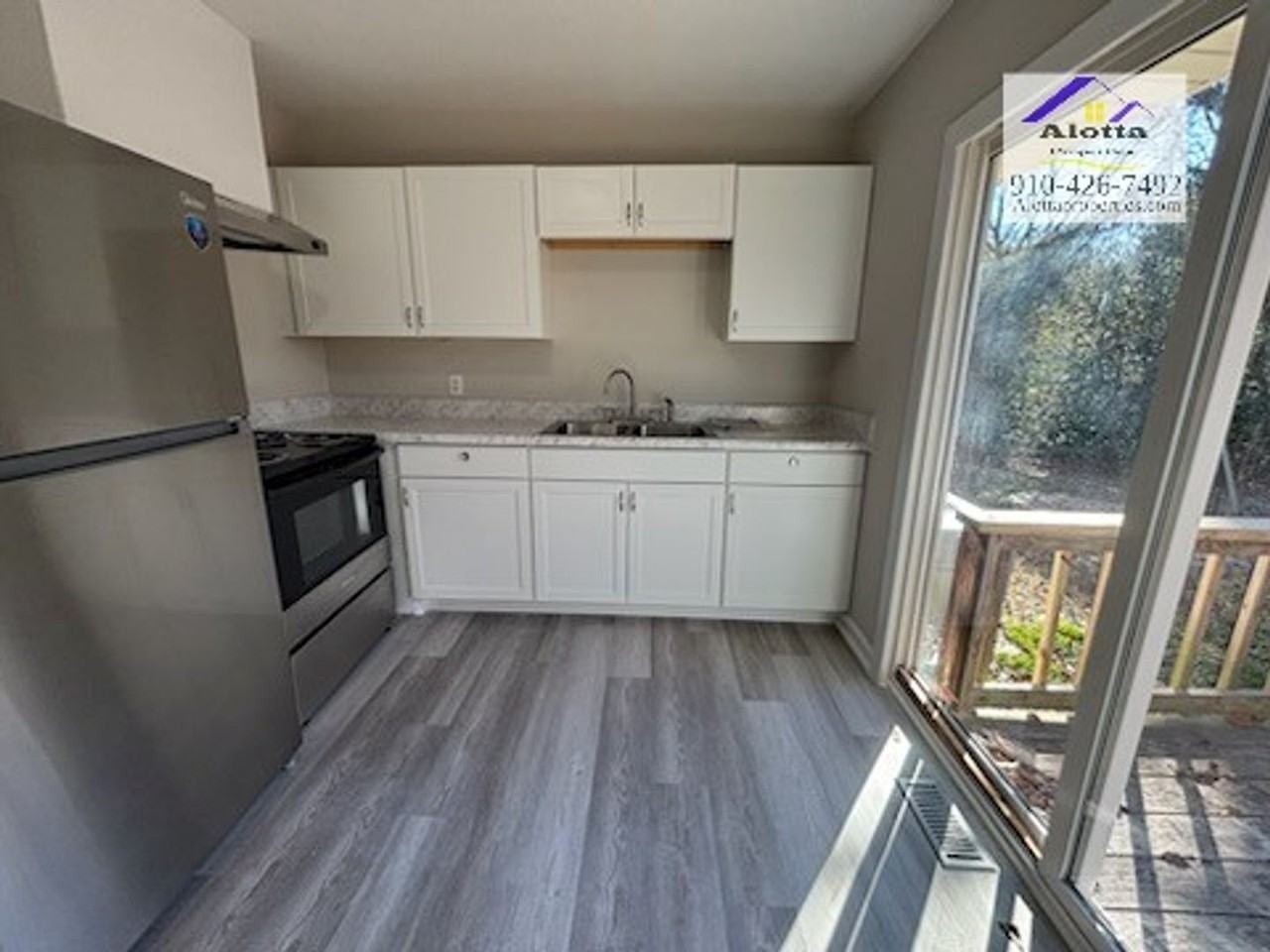 114 Leona Ave - Photo 3 of 11