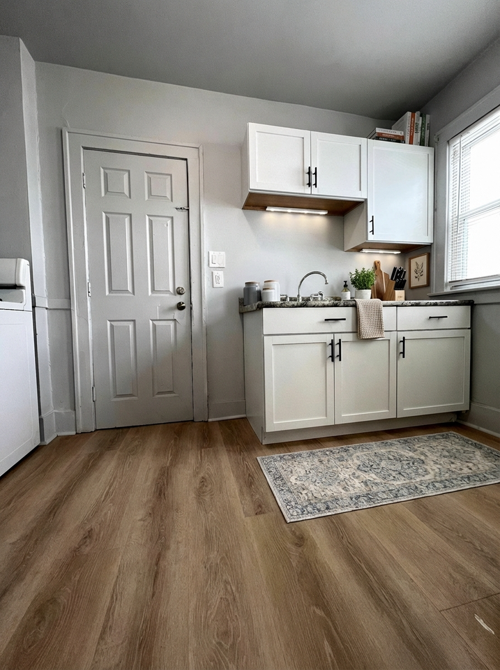 138 E Henry St #1 - Photo 5 of 10