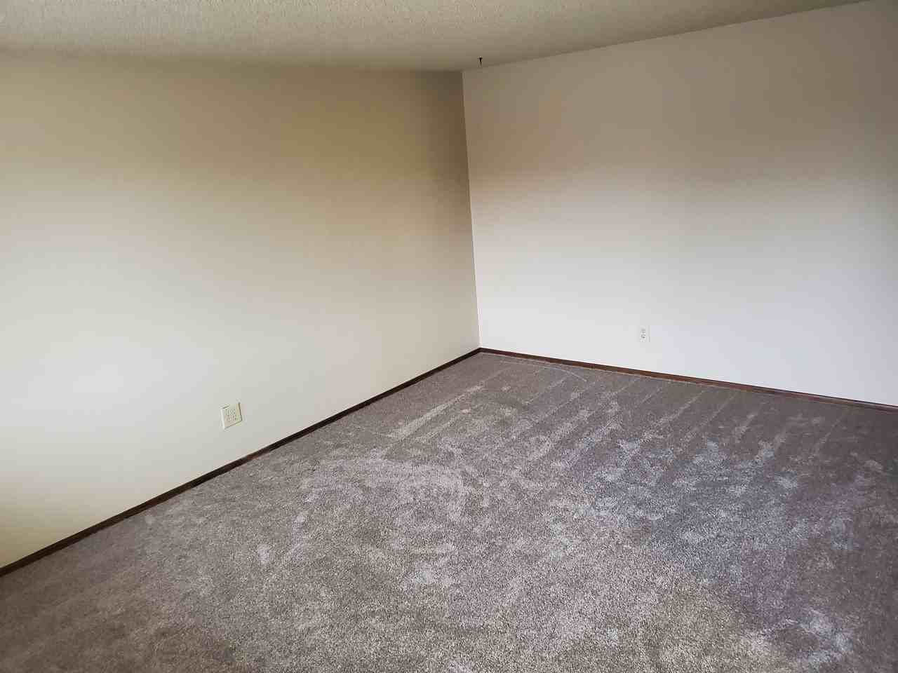 823 E Montgomery Ave - Photo 2 of 10