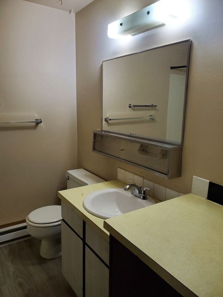 823 E Montgomery Ave - Photo 4 of 10