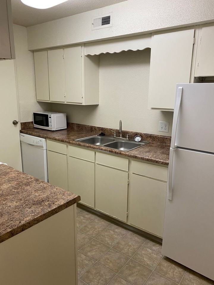 Woodridge Apartments - Photo 7 of 46