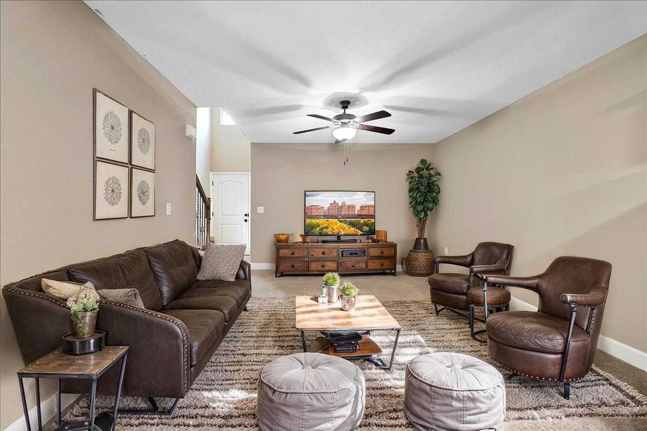 108-114 Barberry Ln - Photo 3 of 34