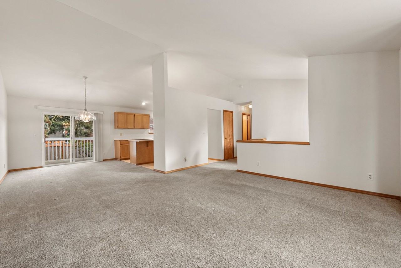 2106 N 155th St - Photo 4 of 21