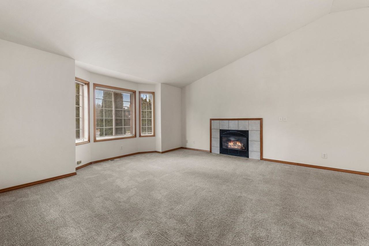 2106 N 155th St - Photo 7 of 21