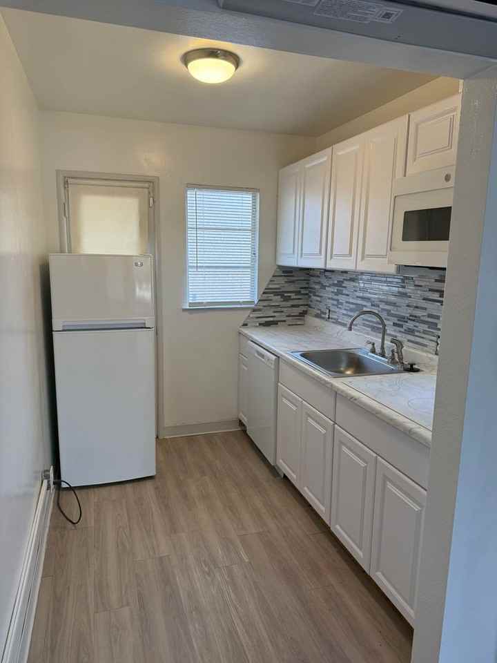 1711 Easy St #F - Photo 6 of 7