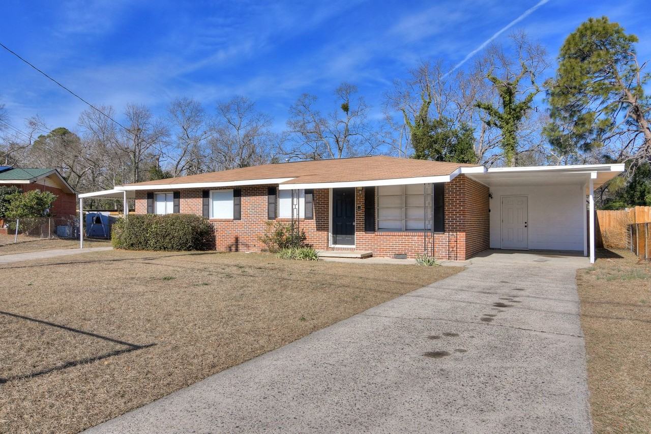 1427 Ridgewood Dr - Photo 4 of 34