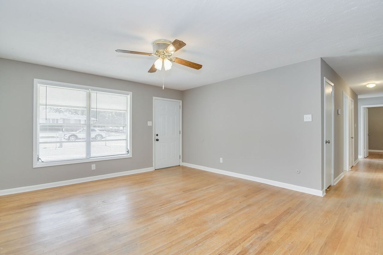 1427 Ridgewood Dr - Photo 6 of 34