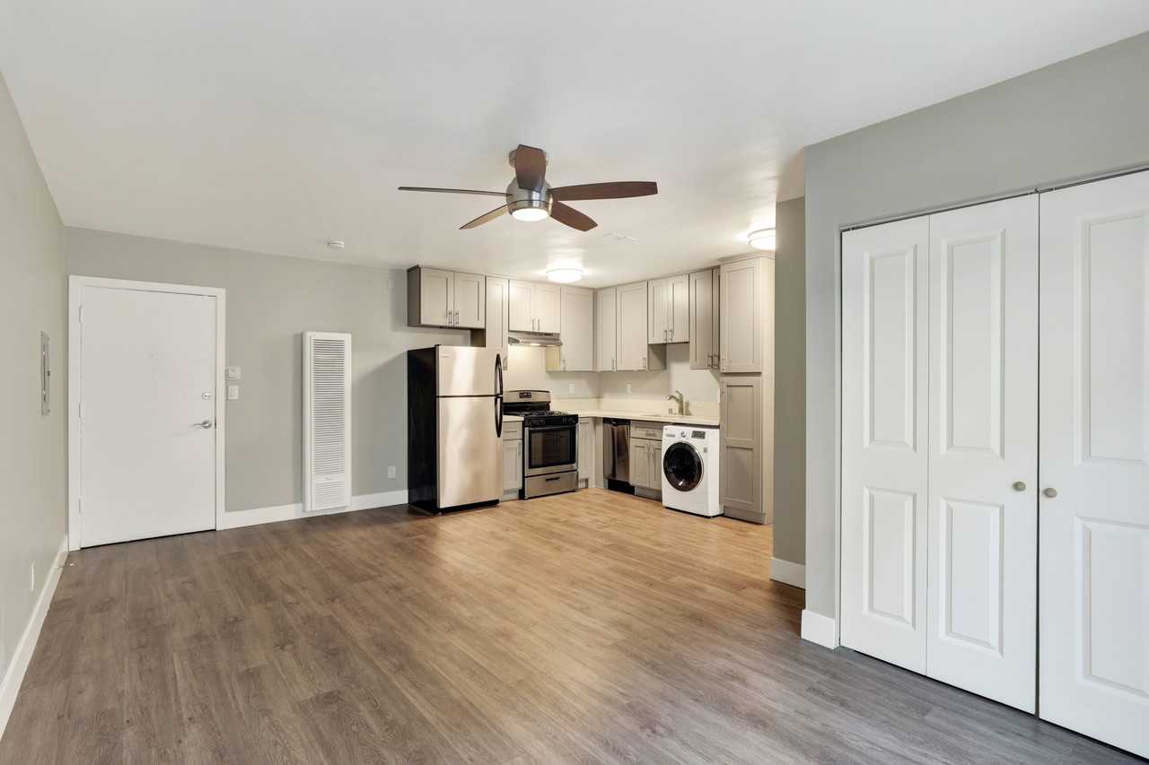 Federal Apartments - Photo 6 of 37