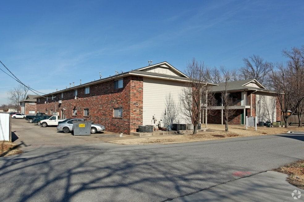 Hollywood Apartments - Photo 5 of 18