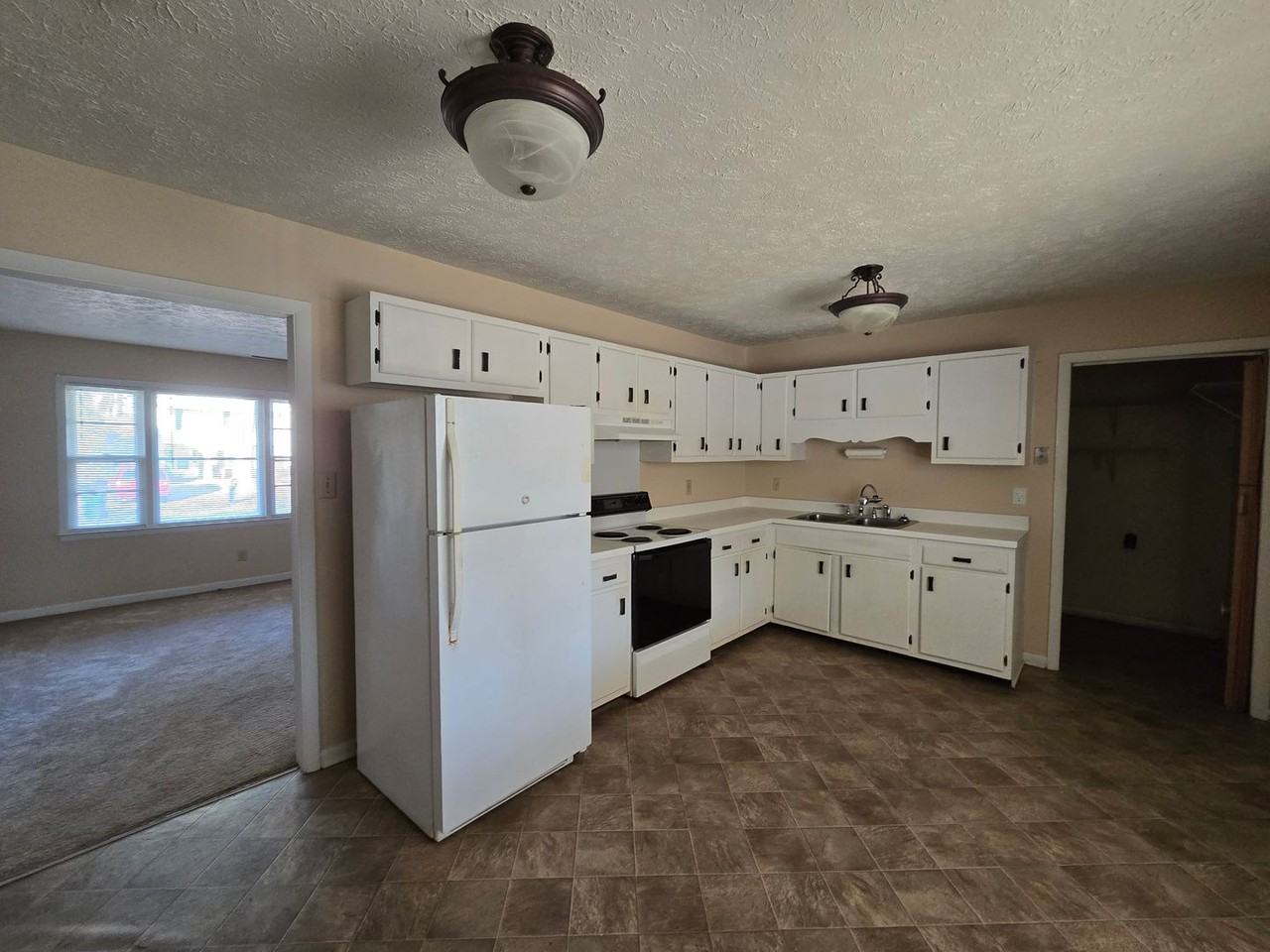 6615 Keeler Dr - Photo 4 of 15