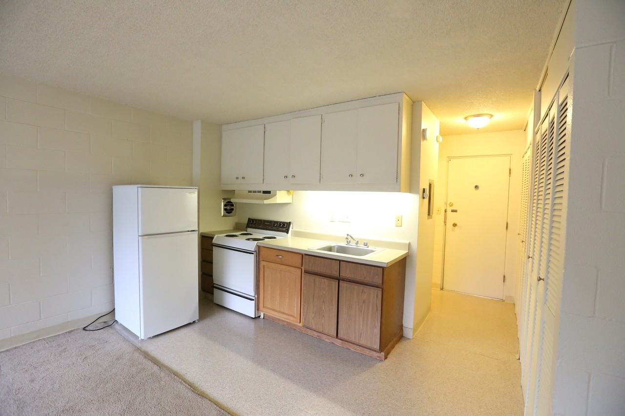 Campus Apartments - Photo 4 of 11