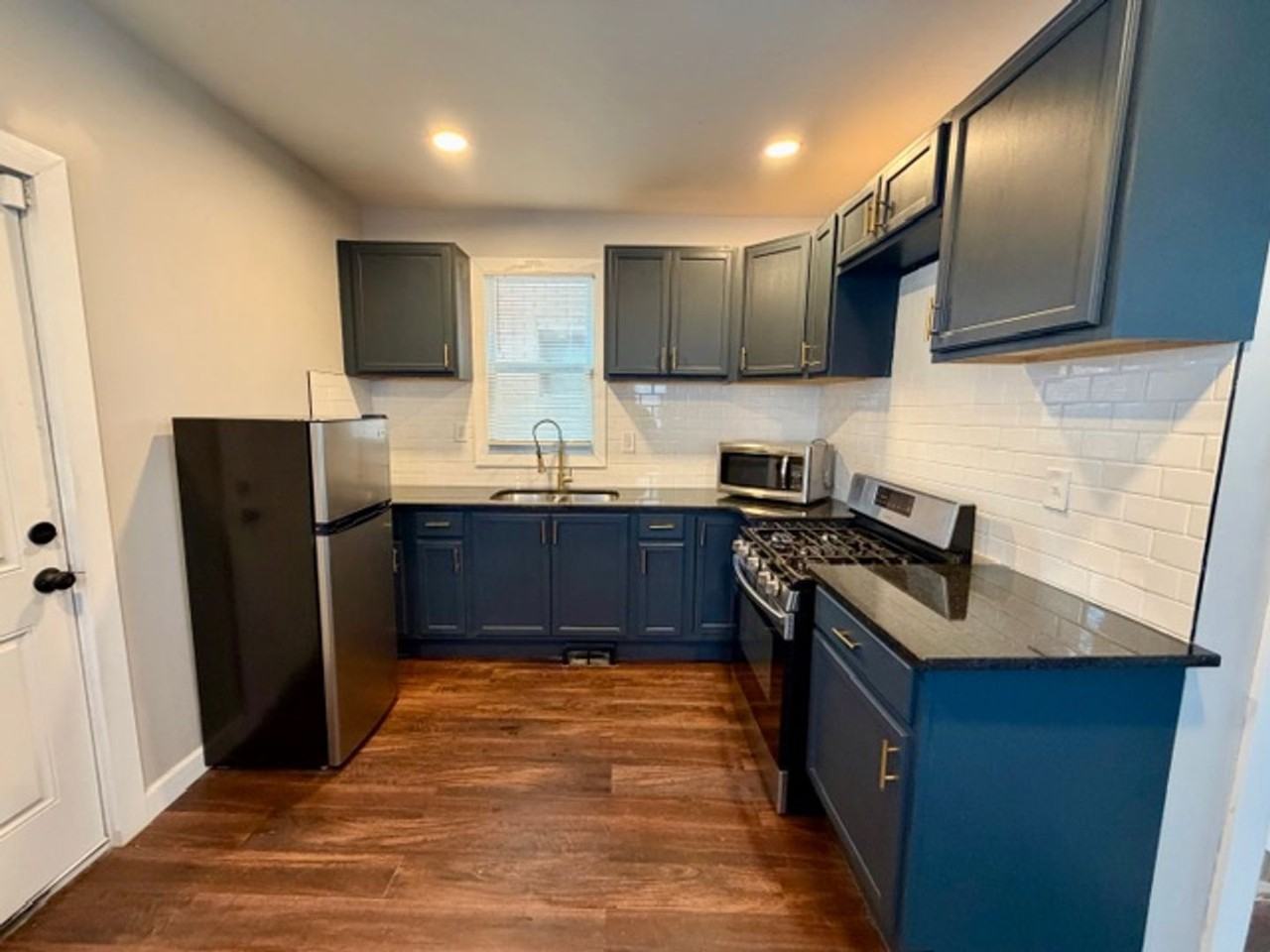 3916 Bewick St - Photo 3 of 23