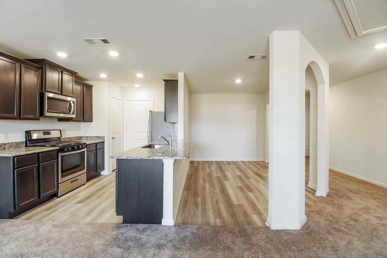 26717 Frost Dr - Photo 6 of 31