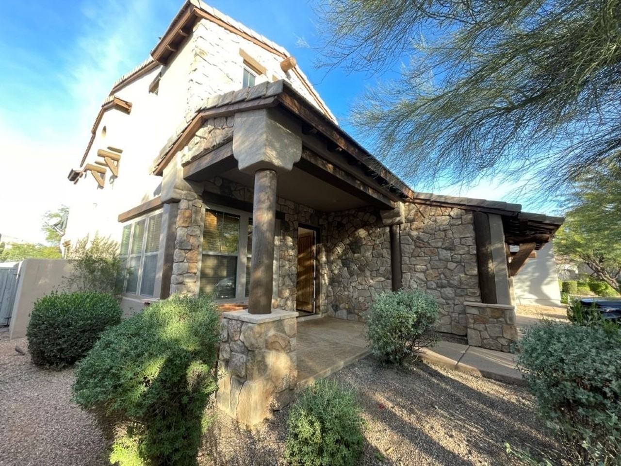 18268 N 92nd St - Photo 2 of 29