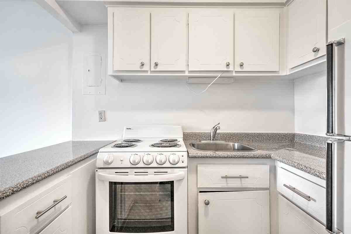 The Lorne Apartments - Photo 7 of 33