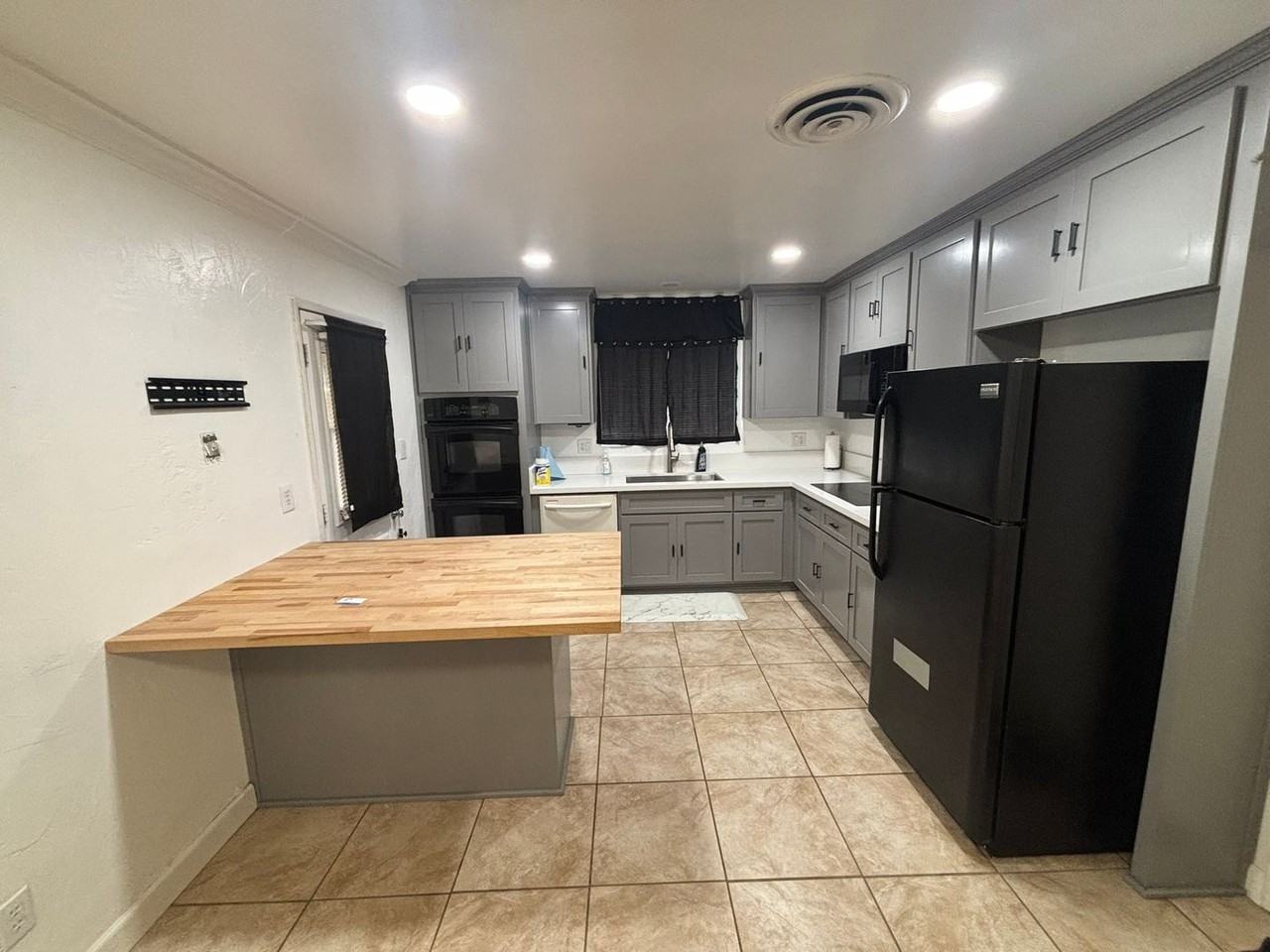 7901 Gallup Dr - Photo 3 of 15