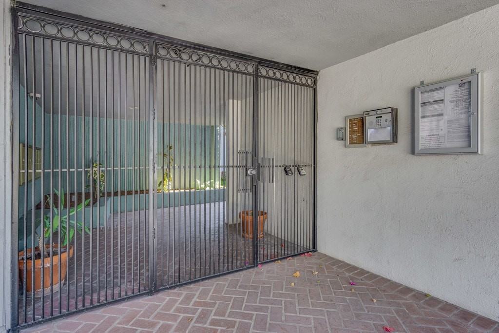 La Brea Apartments - Photo 2 of 6