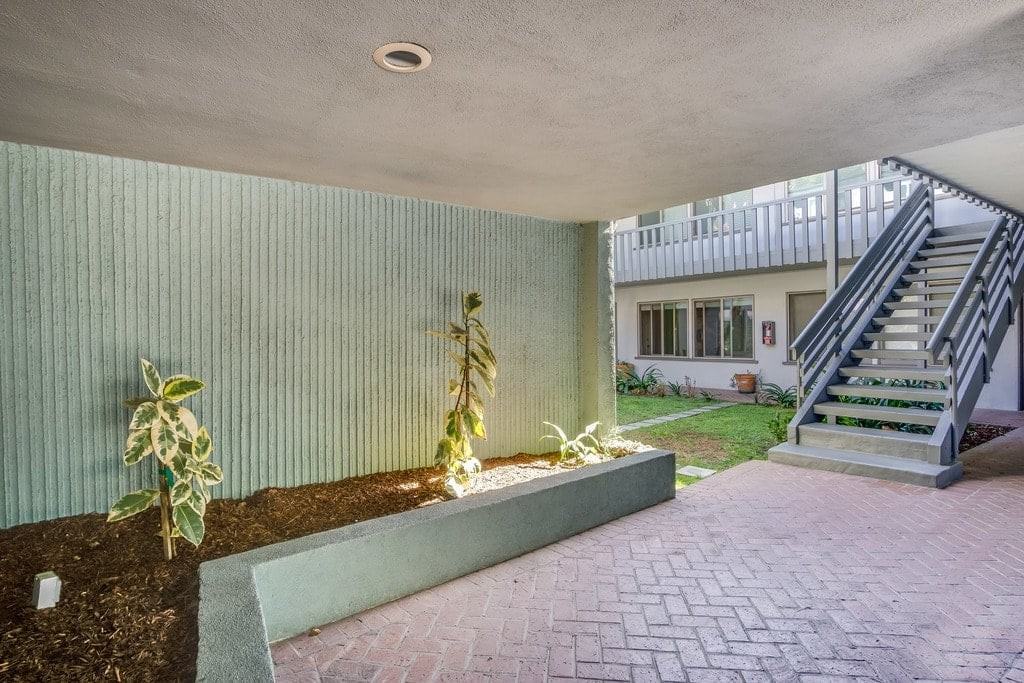 La Brea Apartments - Photo 4 of 6