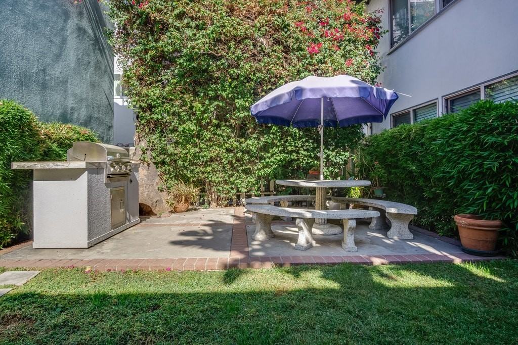 La Brea Apartments - Photo 6 of 6