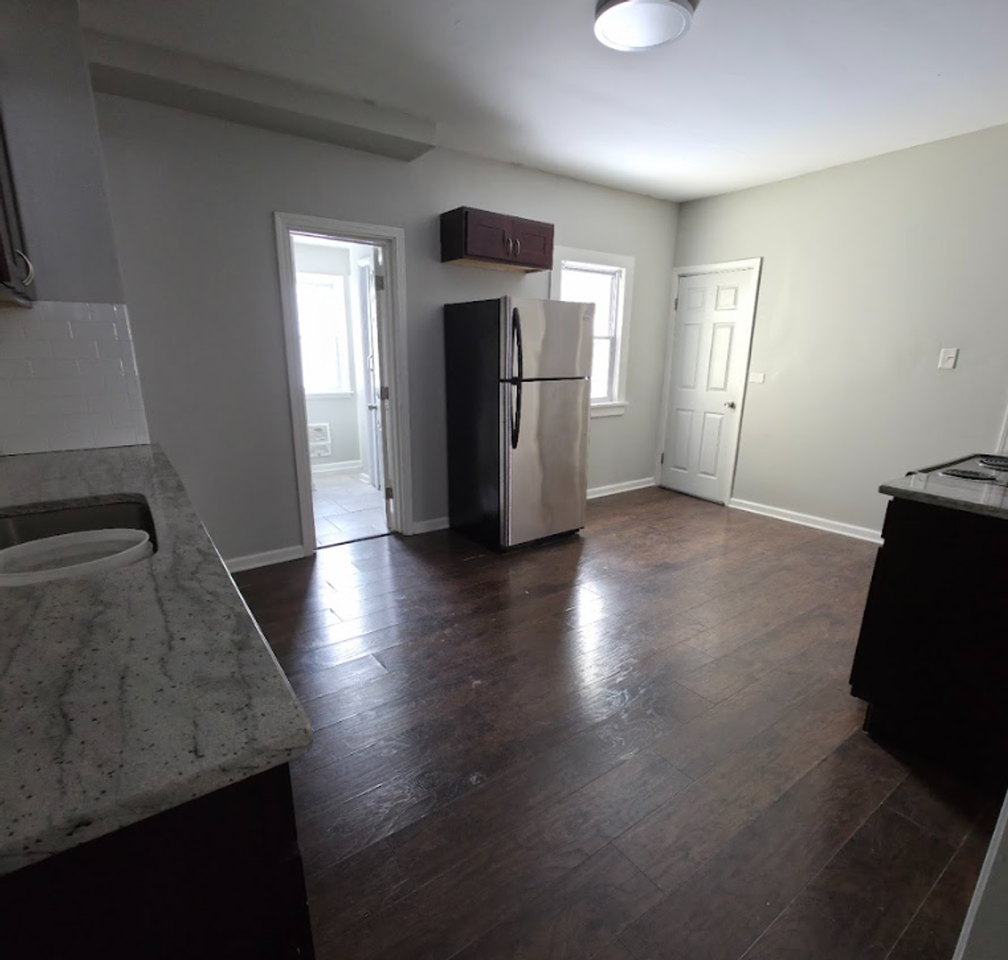 1625 Lakewood Ave - Photo 5 of 16