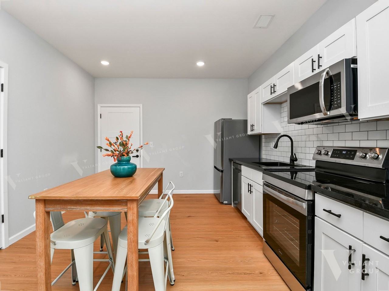 The Knoll - Photo 4 of 37