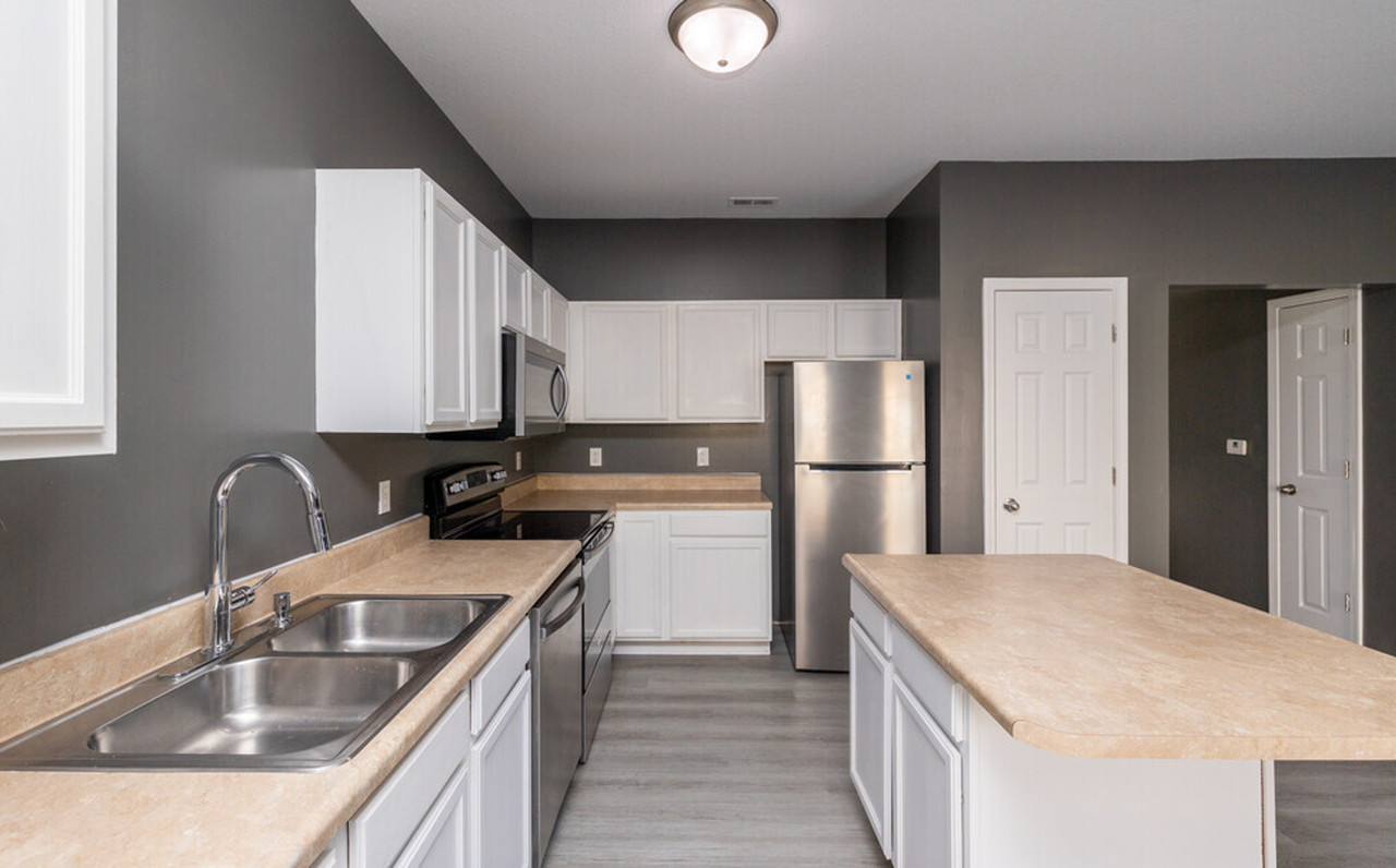 Bluffton Park Apartments - Photo 2 of 7