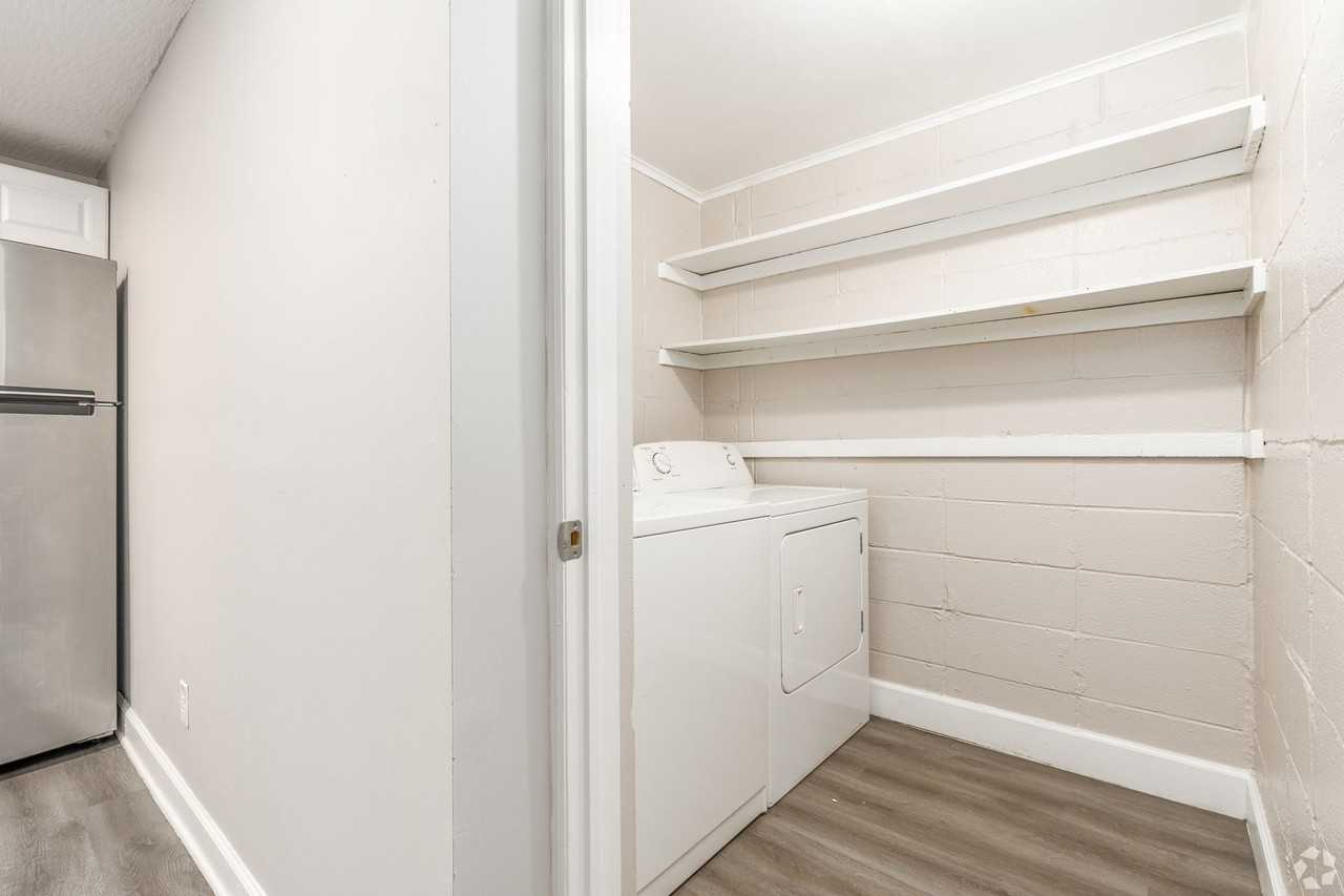 University Gardens - Photo 2 of 9