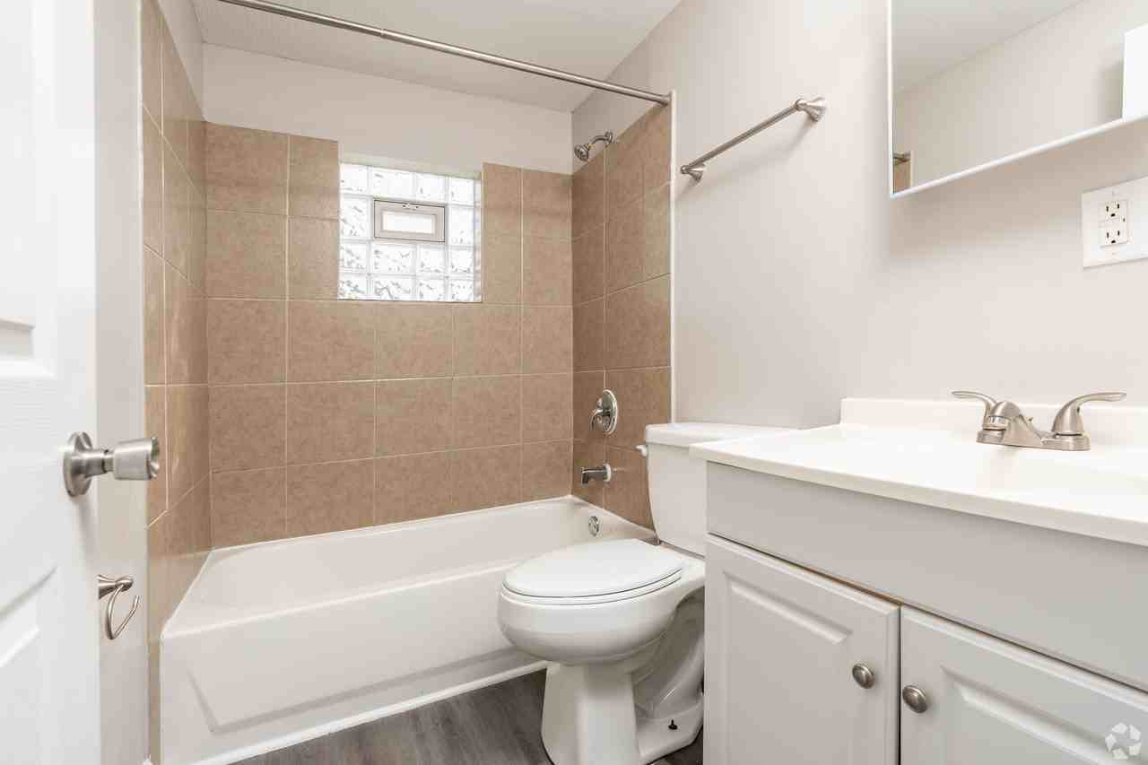 University Gardens - Photo 5 of 9