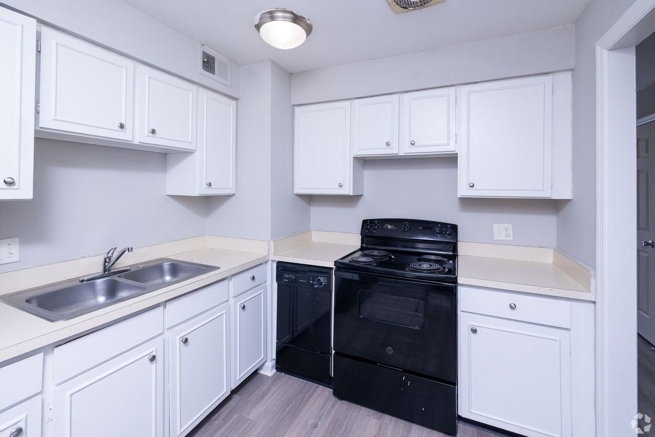 Stratford Place - Photo 2 of 17