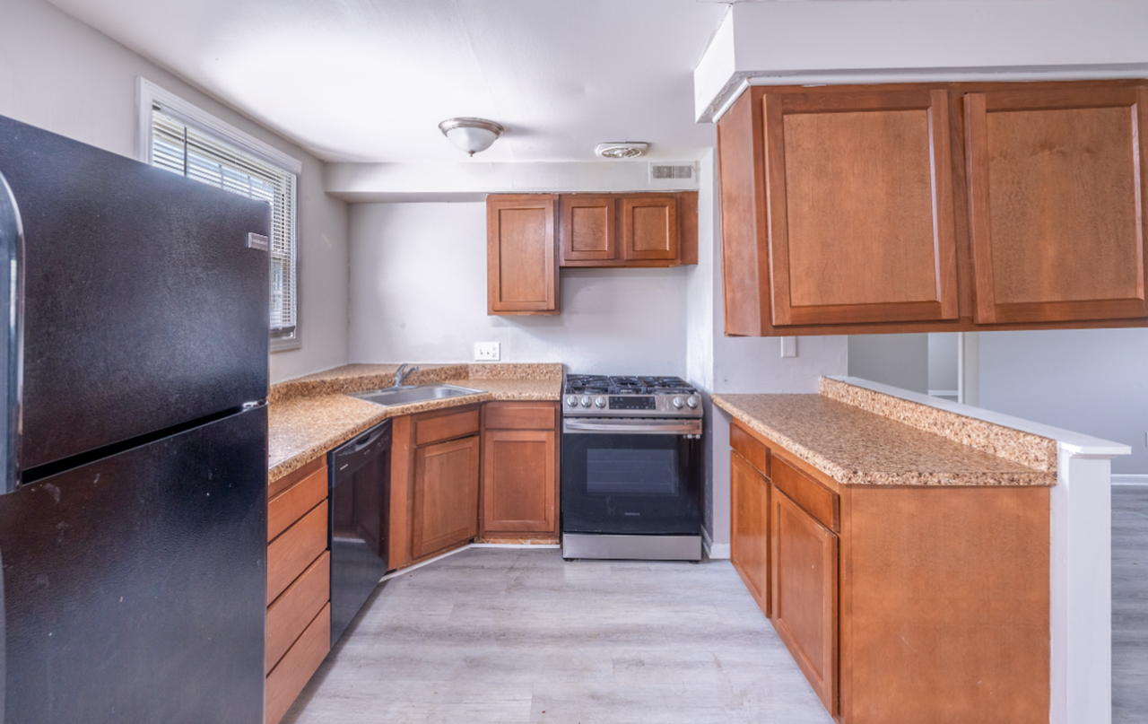 Stratford Place - Photo 3 of 17