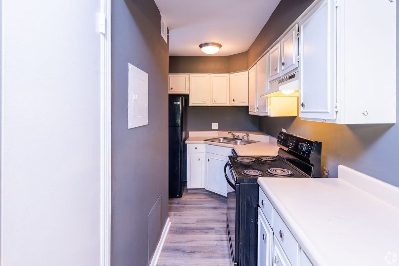 Stratford Place - Photo 4 of 17