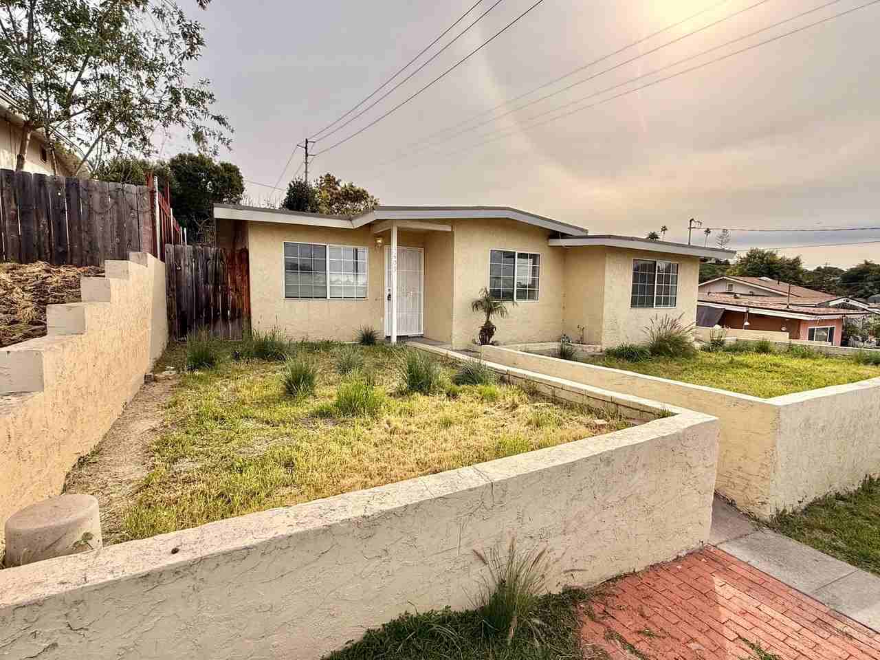 3409 Winlow St - Photo 2 of 27