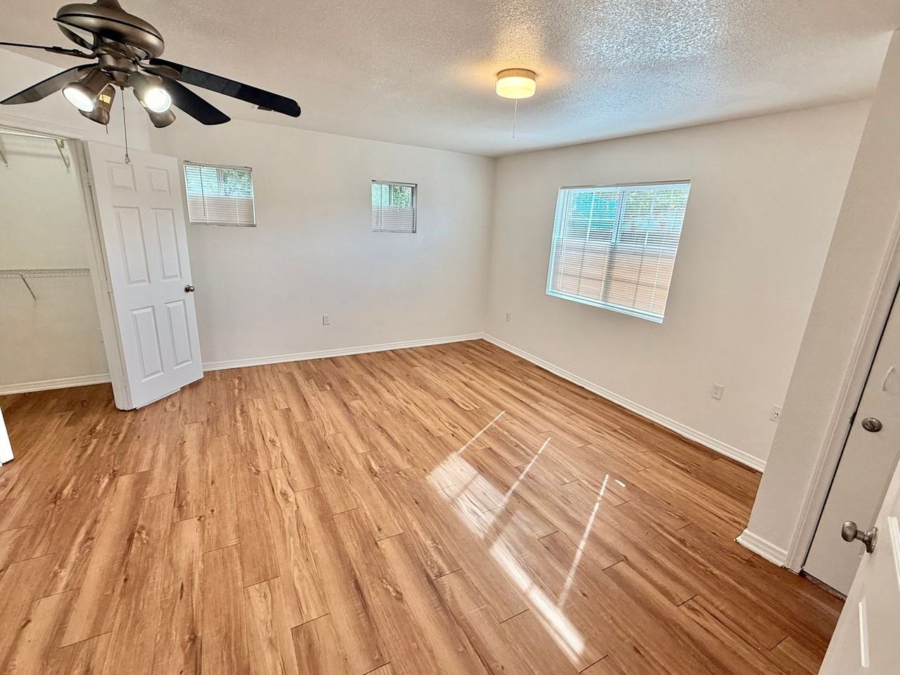 3409 Winlow St - Photo 6 of 27
