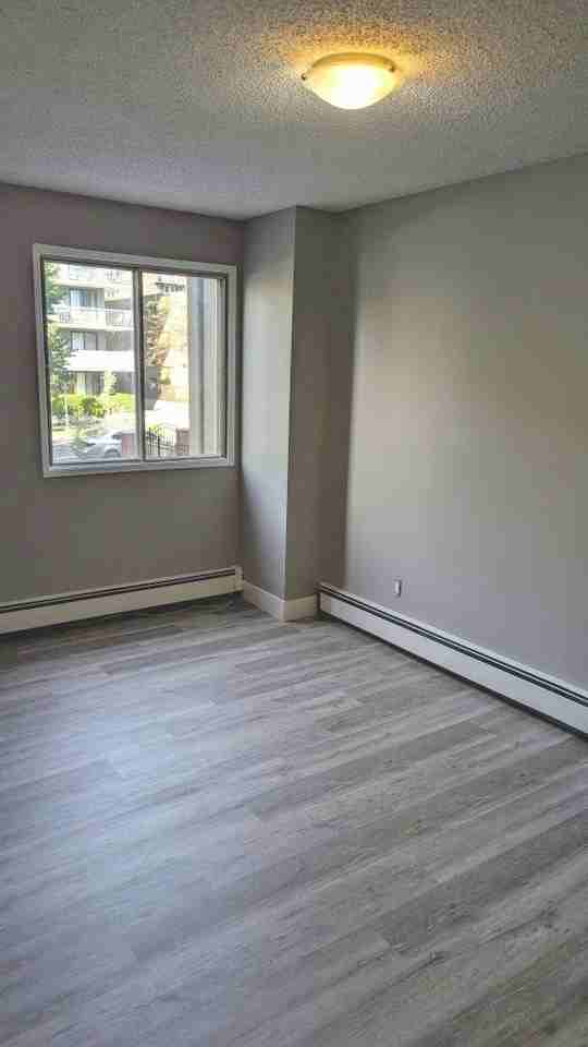 Panorama Court - Photo 6 of 10