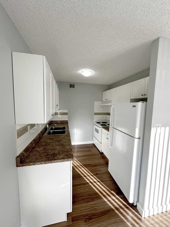 Panorama Court - Photo 7 of 10