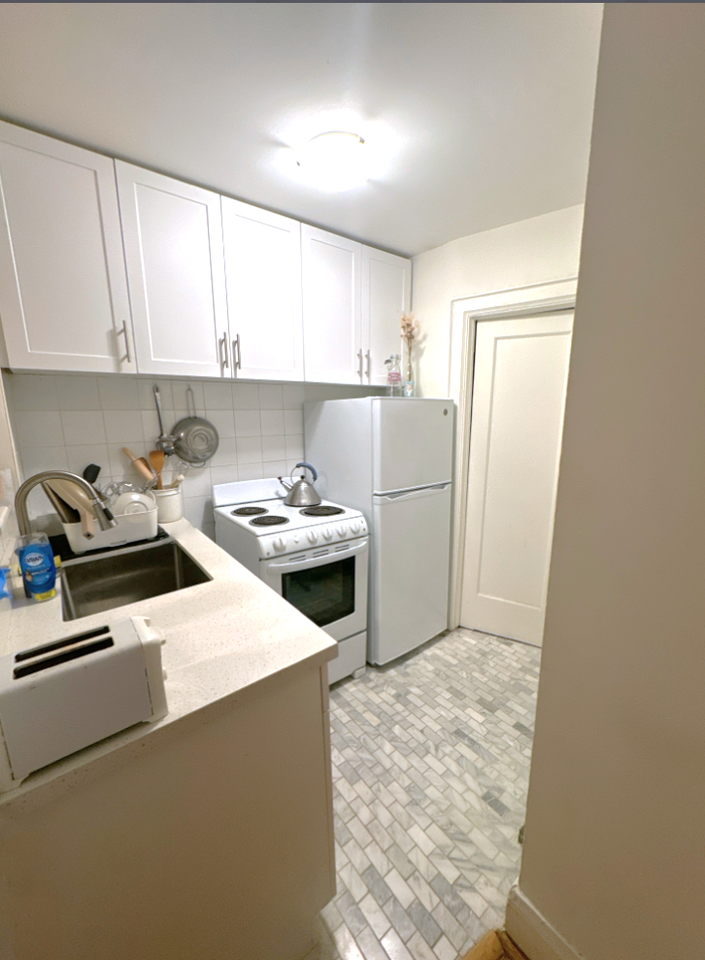 492 Montrose Ave #17 - Photo 2 of 16