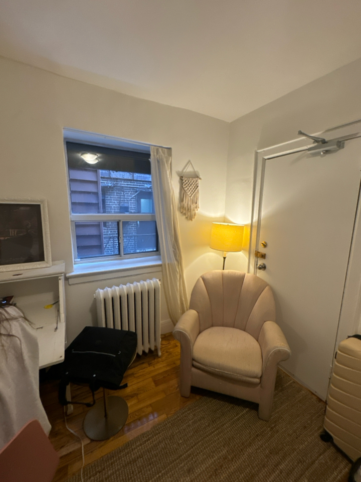 492 Montrose Ave #17 - Photo 4 of 16