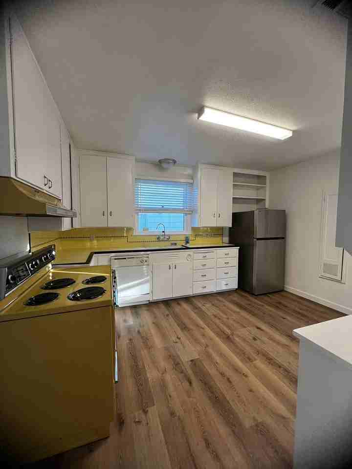 800 N West St - Photo 3 of 17