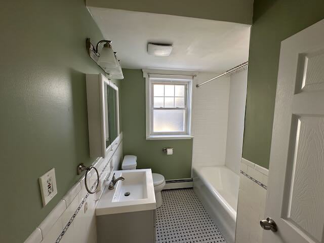142 9th St - Photo 2 of 9