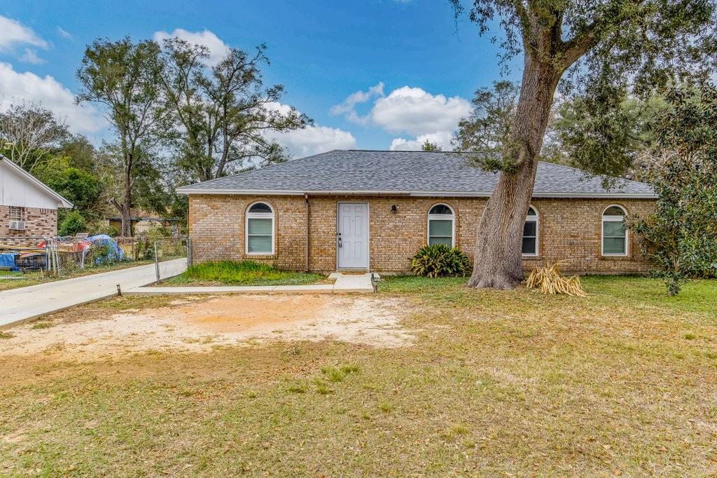 5779 Wickford Ln - Photo 3 of 47