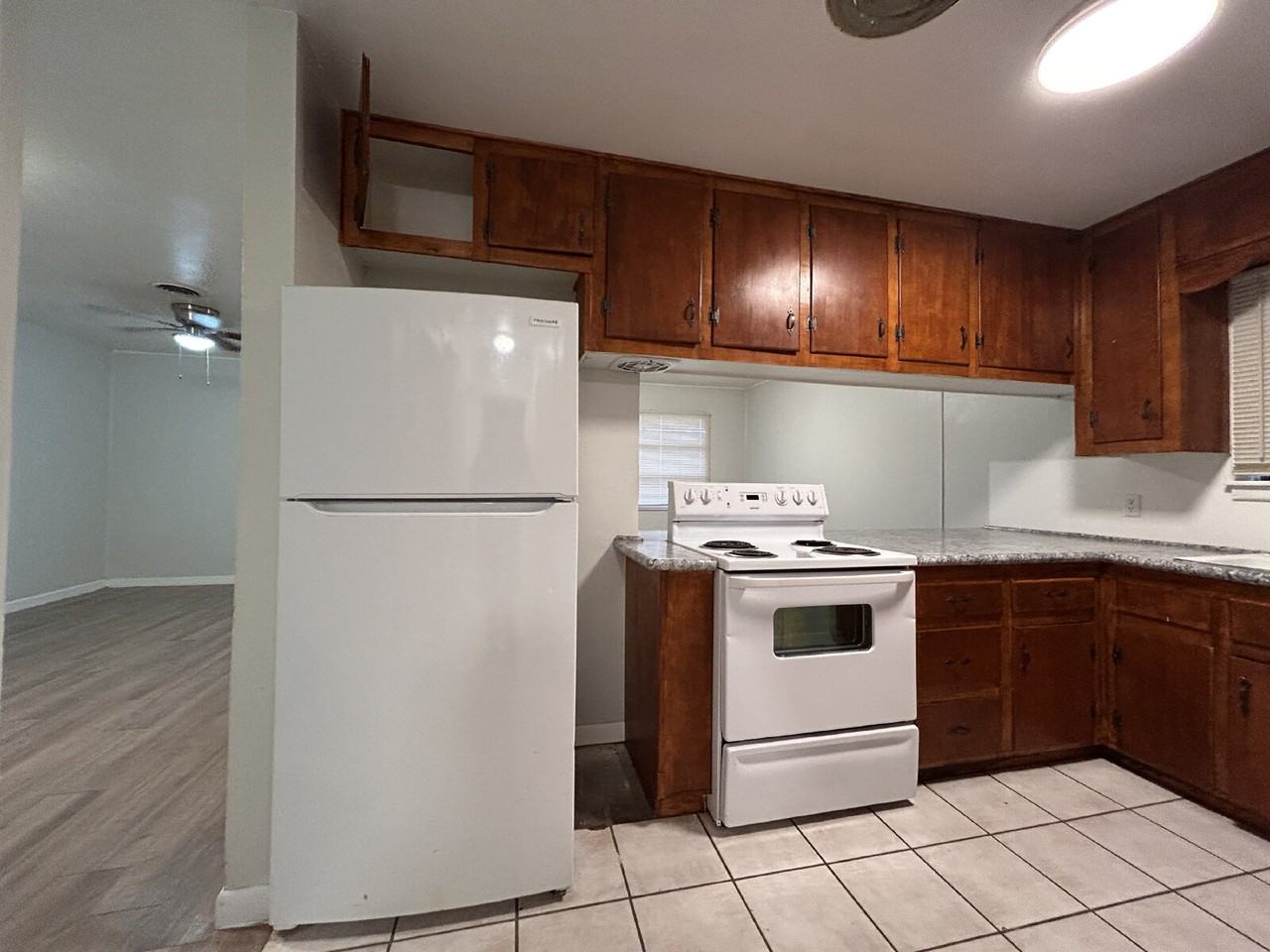 2812 43rd St - Photo 2 of 9