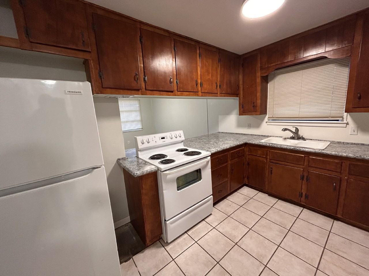 2812 43rd St - Photo 3 of 9