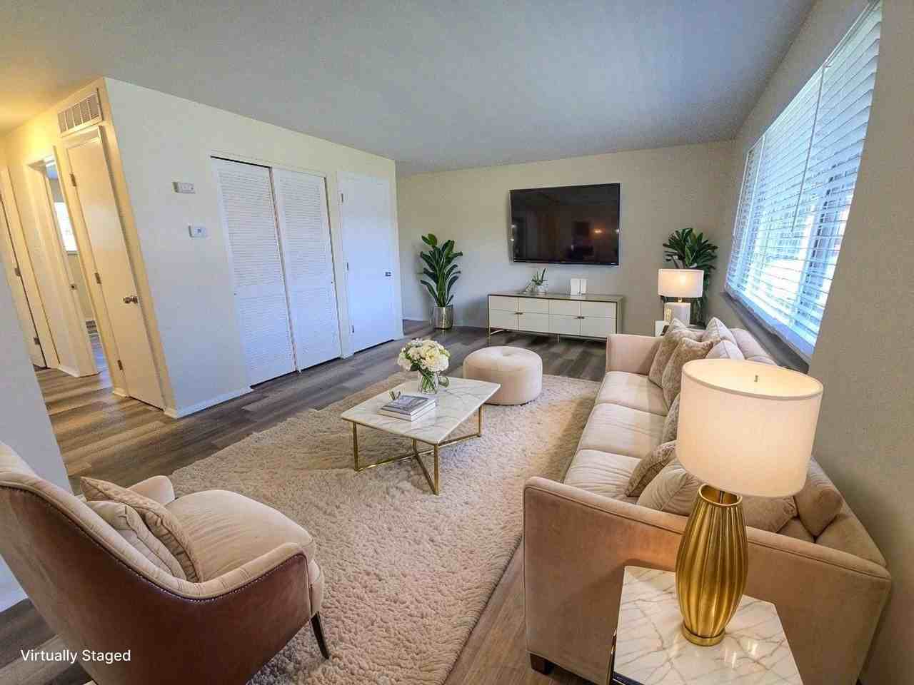 1005 E Pearl St Apt B - Photo 2 of 14