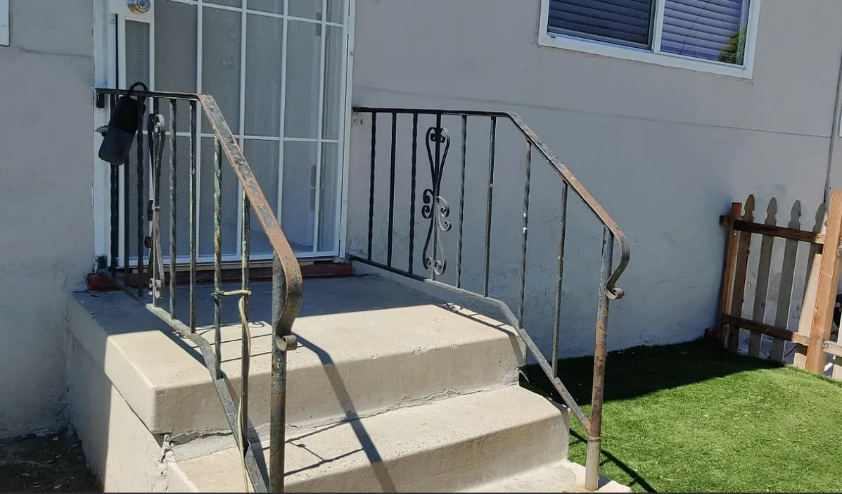 4209-4223.5 Winona Avenue - 4223 - Photo 3 of 12