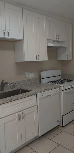 4209-4223.5 Winona Avenue - 4223 - Photo 4 of 12