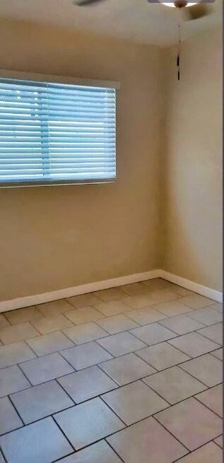 4209-4223.5 Winona Avenue - 4223 - Photo 5 of 12