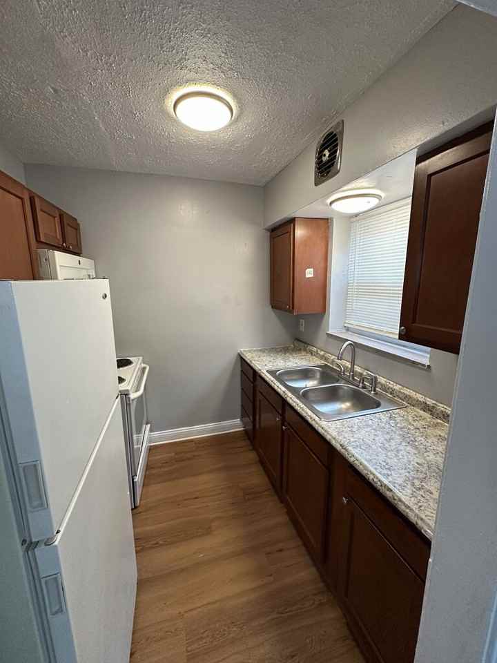 5929 Oakwood Ave Apt 1 - Photo 7 of 11