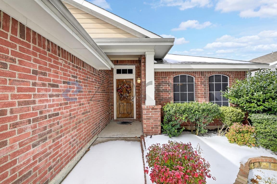 1042 Grimes Dr - Photo 2 of 29