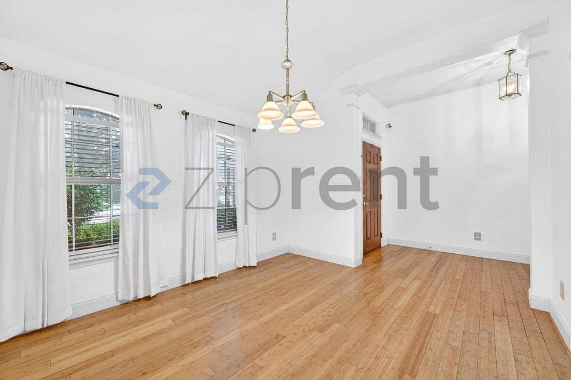 1042 Grimes Dr - Photo 6 of 29