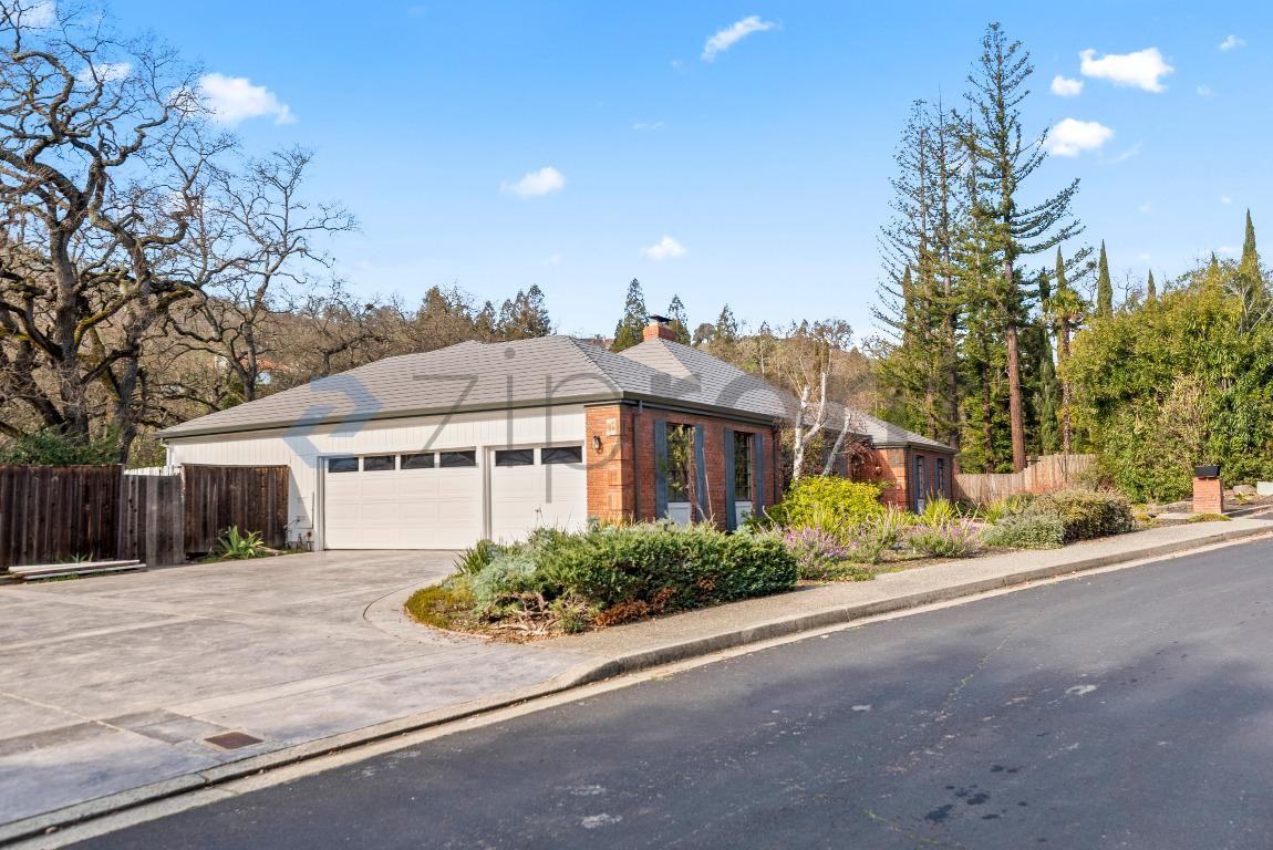 138 Virginia Ct - Photo 4 of 35